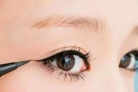 眼线的画法有几种？怎么画眼线呢？