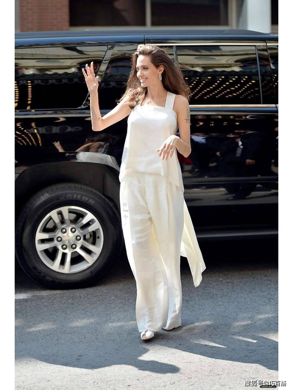安吉丽娜太会穿了！夏季私服不露腿也很美，大气自在50岁不显老