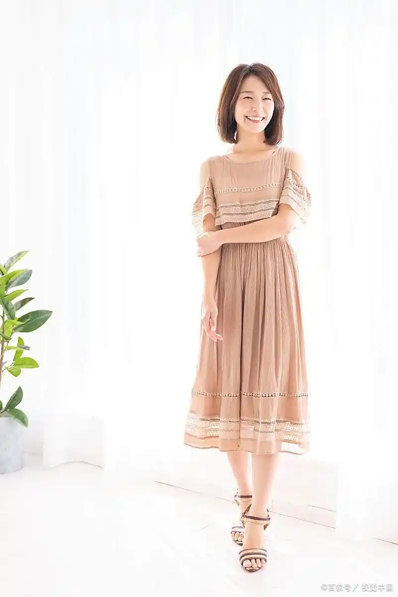 松弛感穿搭:明星教科书级示范,解锁随性高级的时尚密码