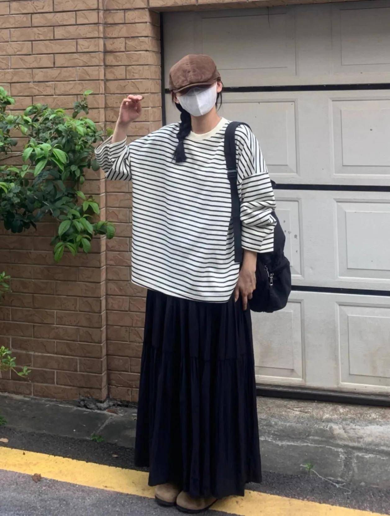 初秋季节的“黑长裙”太美了！高级有气质，很时髦