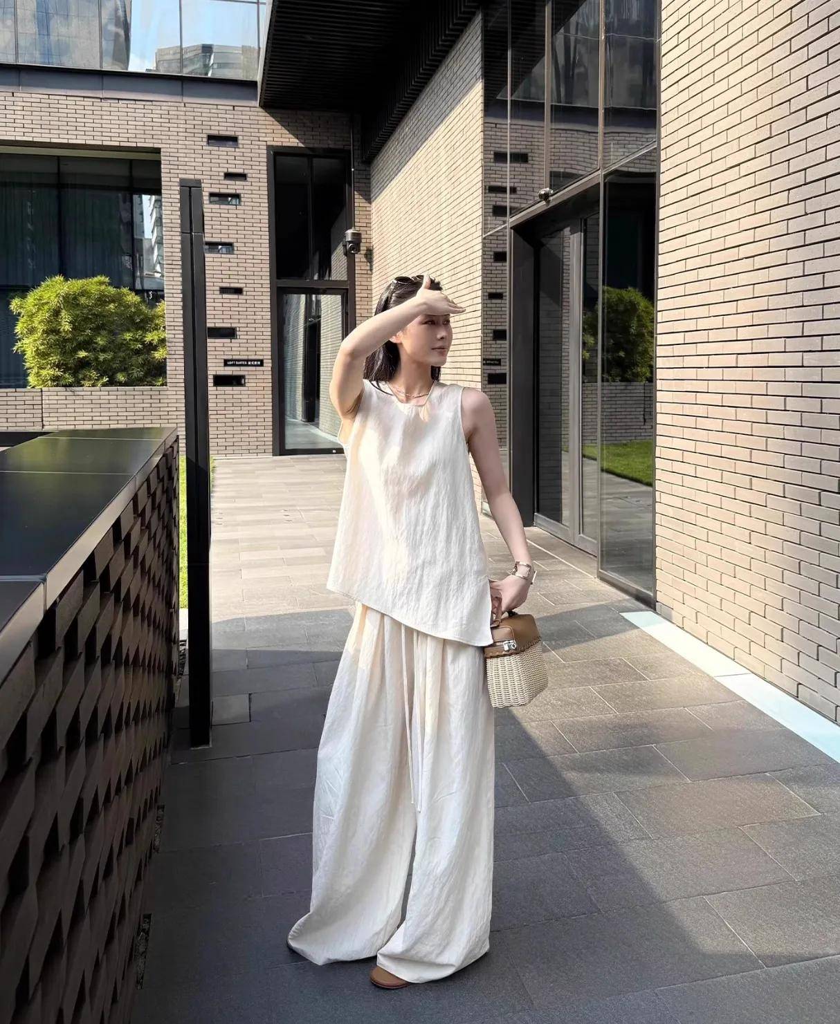 30+女生试试这3种颜色的“阔腿裤”，高级松弛，不费力的美