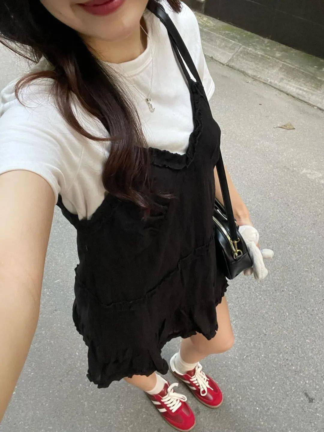 抓住夏天尾巴，小裙子这样穿更好看！