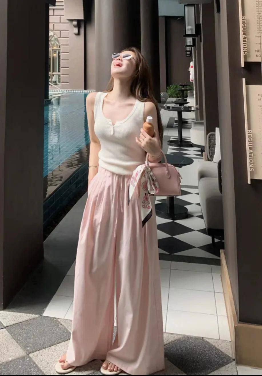30+女生试试这3种颜色的“阔腿裤”，高级松弛，不费力的美