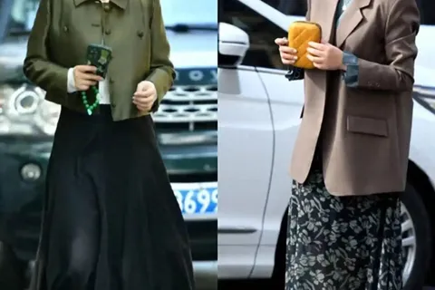 发现这位气质出众的母亲，我才真正领悟：过膝裙气质短发，实为美丽蜕变的奥秘所在