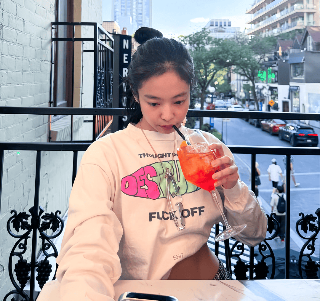 Jennie、宋慧乔，入秋女神都爱运动装！