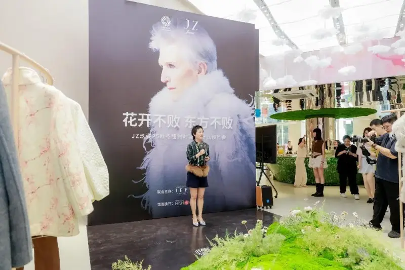 国际毛皮协会IFF与JZ玖姿携手，沪上首发纽约时装周秀款，定义下一季优雅力量
