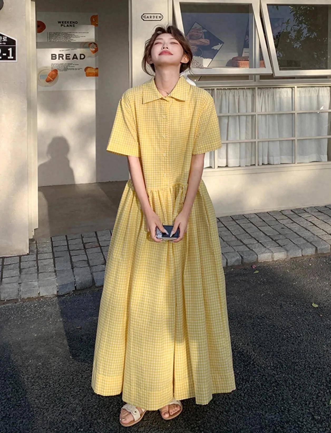 连衣长裙选“大一点”更时髦，轻松穿出松弛高级感！