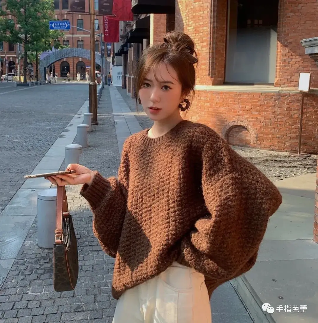 充满艺术感的毛衣百看不厌，怎么搭都好看