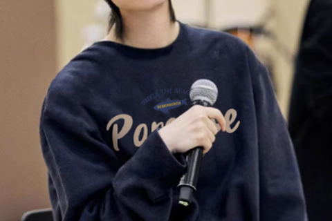 李宇春才是时尚宠儿，清爽帅气的少年感穿搭，时髦拉风还显腿长