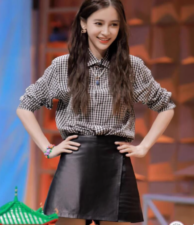 杨颖穿搭青春感十足，跟着她穿秒变洋气，时髦又不失大方
