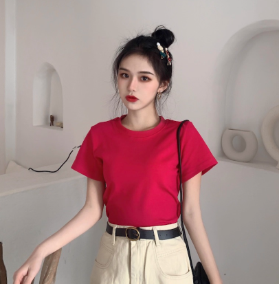 红色系的衣服这么穿，显白高级又时尚！