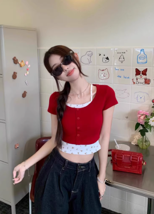 红色系的衣服这么穿，显白高级又时尚！