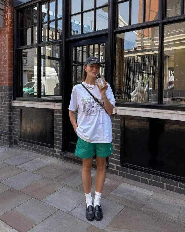 伦敦博主 immillieholmes 的日常穿搭：把街头走成秀场的英伦灵感