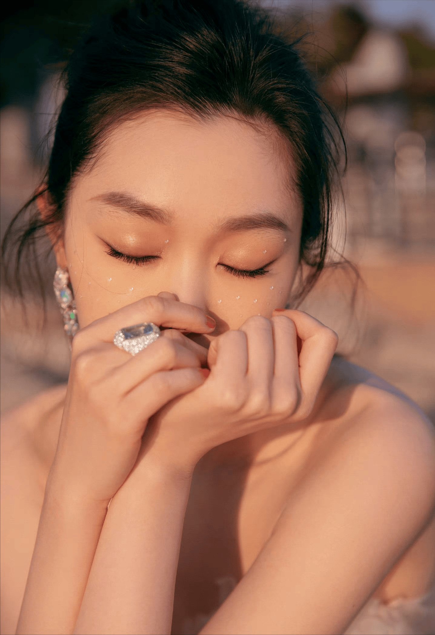 36岁宋轶美出新高度！一袭粉纱裙温柔又高级，美得像梦中女神