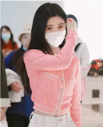 小个子的女生想跟着明星学穿搭就选鞠婧祎，甜美时尚！
