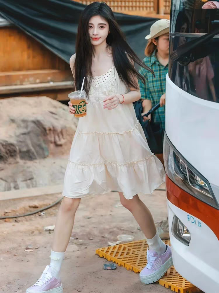 鞠婧祎的时尚穿搭秘诀!一键解锁聚美服装搭配