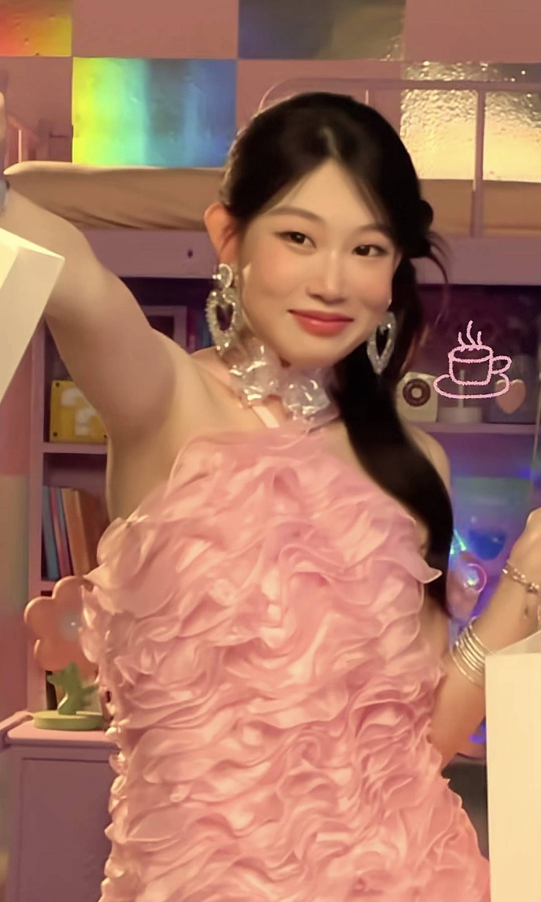 小沈阳女儿晒工作美照，18岁沈佳润酷似财阀千金，网友眼光真绝了