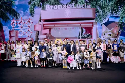 Bronze Lucia 2026春夏系列「梦旅·夏屿探秘」登陆中国国际时装周