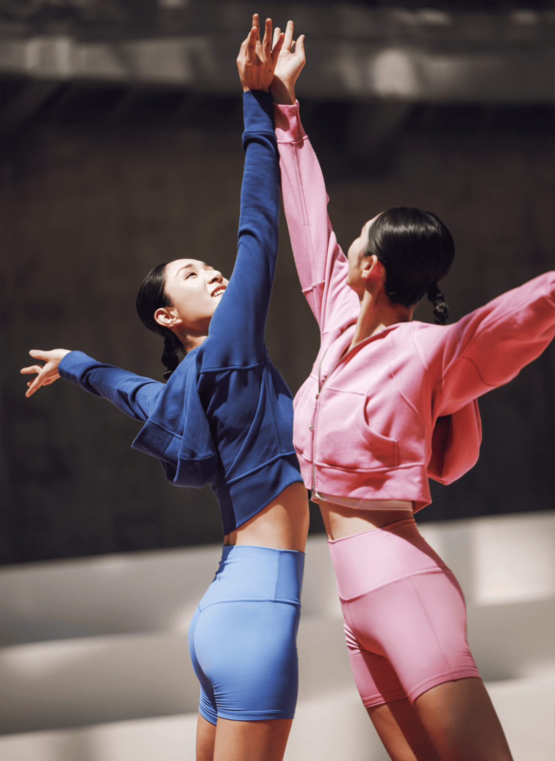 Jennie、宋慧乔，入秋女神都爱运动装！