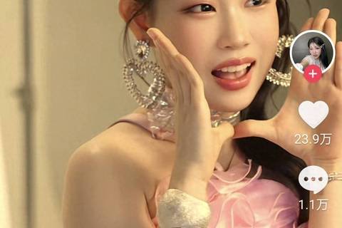 小沈阳女儿晒工作美照，18岁沈佳润酷似财阀千金，网友眼光真绝了