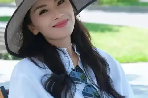 刘涛的清新穿搭到百变风格，它才是 “简单即时尚” 的代表，别再说白衬衫单调！