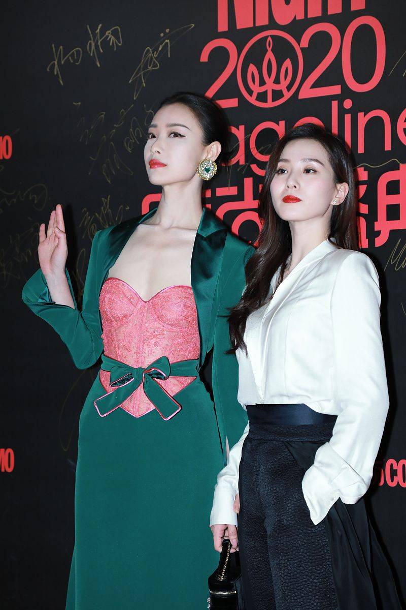 刘诗诗优雅VS倪妮帅气：封面造型里的时尚对决
