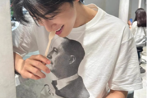 号称是韩国半面国旗的少年！穿搭青春帅气又温柔