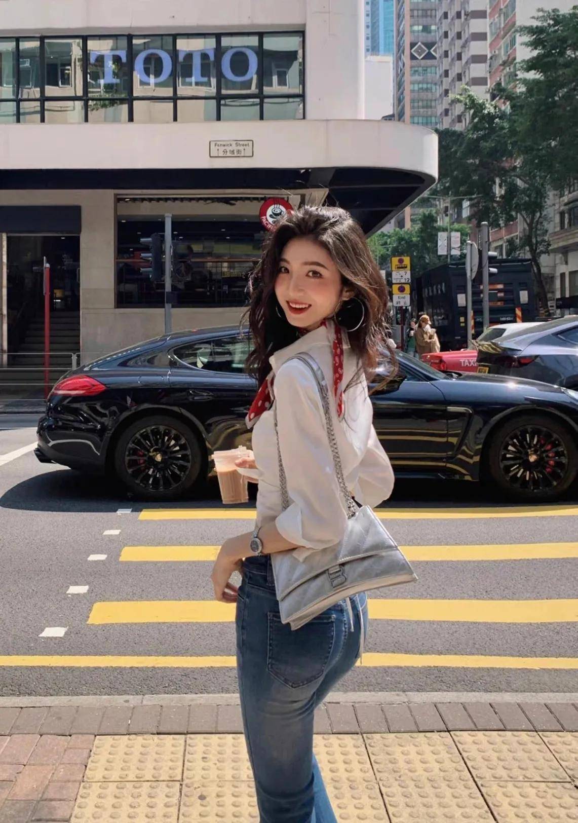 “衬衫+牛仔裤”是早秋的顶流吧！松弛又高级，有大女主气质