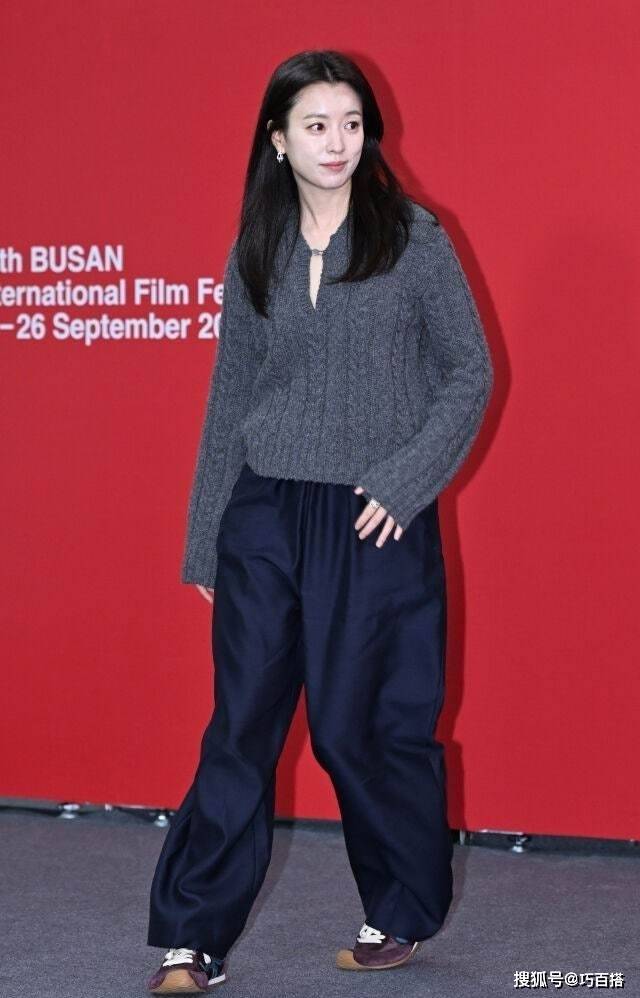 早秋跟着韩孝周学穿搭准没错!把毛衣当常服,气质温柔又适合借鉴