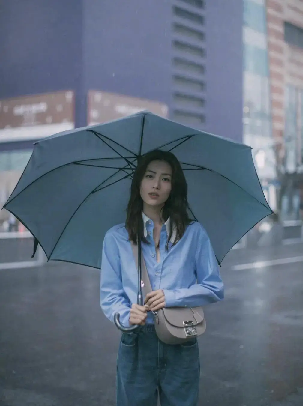 早秋的第一抹蓝，一定要留给衬衫，太清爽了
