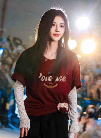 红色系的衣服这么穿，显白高级又时尚！