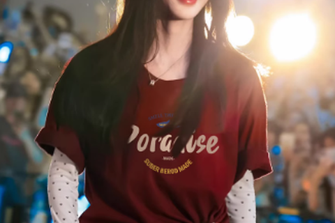 红色系的衣服这么穿，显白高级又时尚！