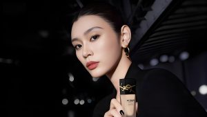 不想脱妆又卡粉？💖这几款明星都在用的粉底液藏着大秘密！