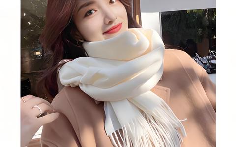 💼秋冬穿搭‘作弊器’，一条围巾就够了！🧣