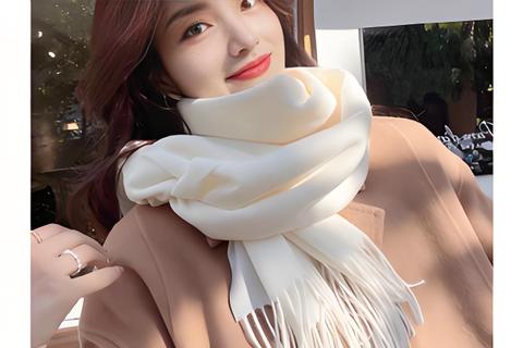 💼秋冬穿搭‘作弊器’，一条围巾就够了！🧣